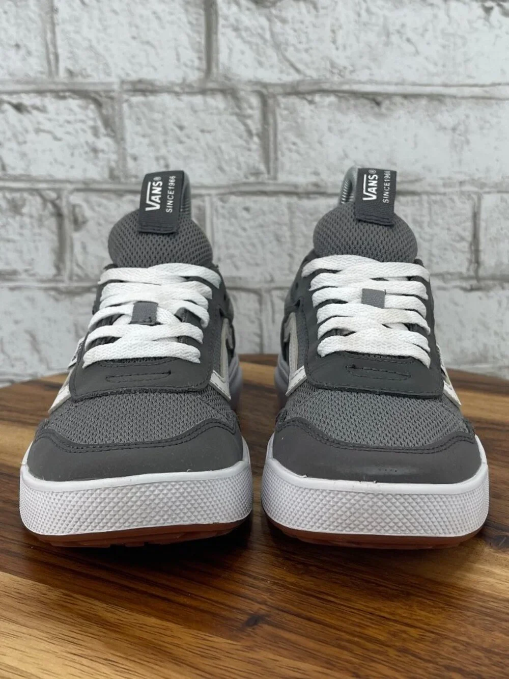 Vans Range EXP Youth Sz. 4 Gray White Mesh Lace Up Low Top Sneakers
